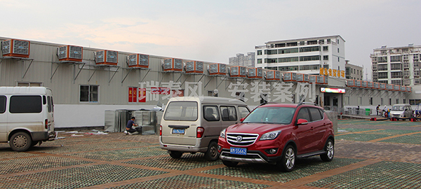 菜市場該如何通風(fēng)降溫呢？瑞泰風(fēng)環(huán)?？照{(diào)為居民買菜送清涼